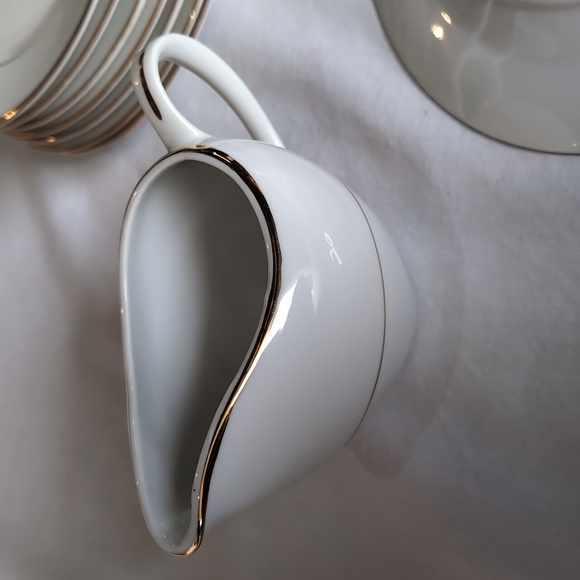 Sonnet by Fine Chine of Japan 8 Bread & Butter Plate and Creamer and Sugar Bowl - Picture 5 of 6